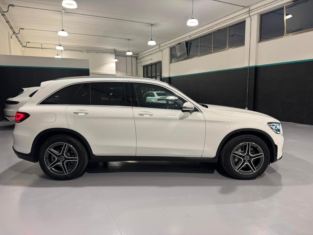 Mercedes-Benz GLC 200 d 4Matic Premium AMG Line/19"/PNEUM/FULL LED