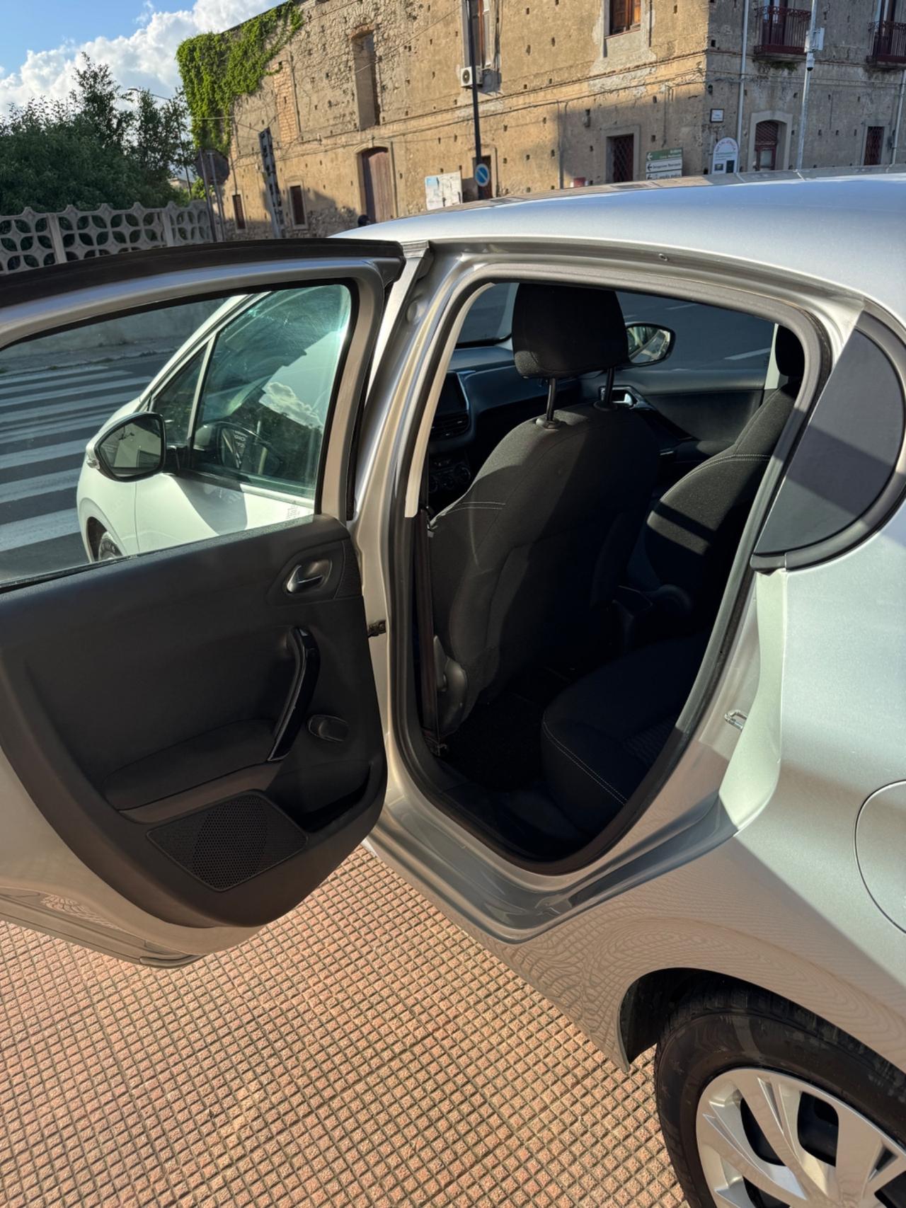 Peugeot 208 PureTech 82 5 porte Allure
