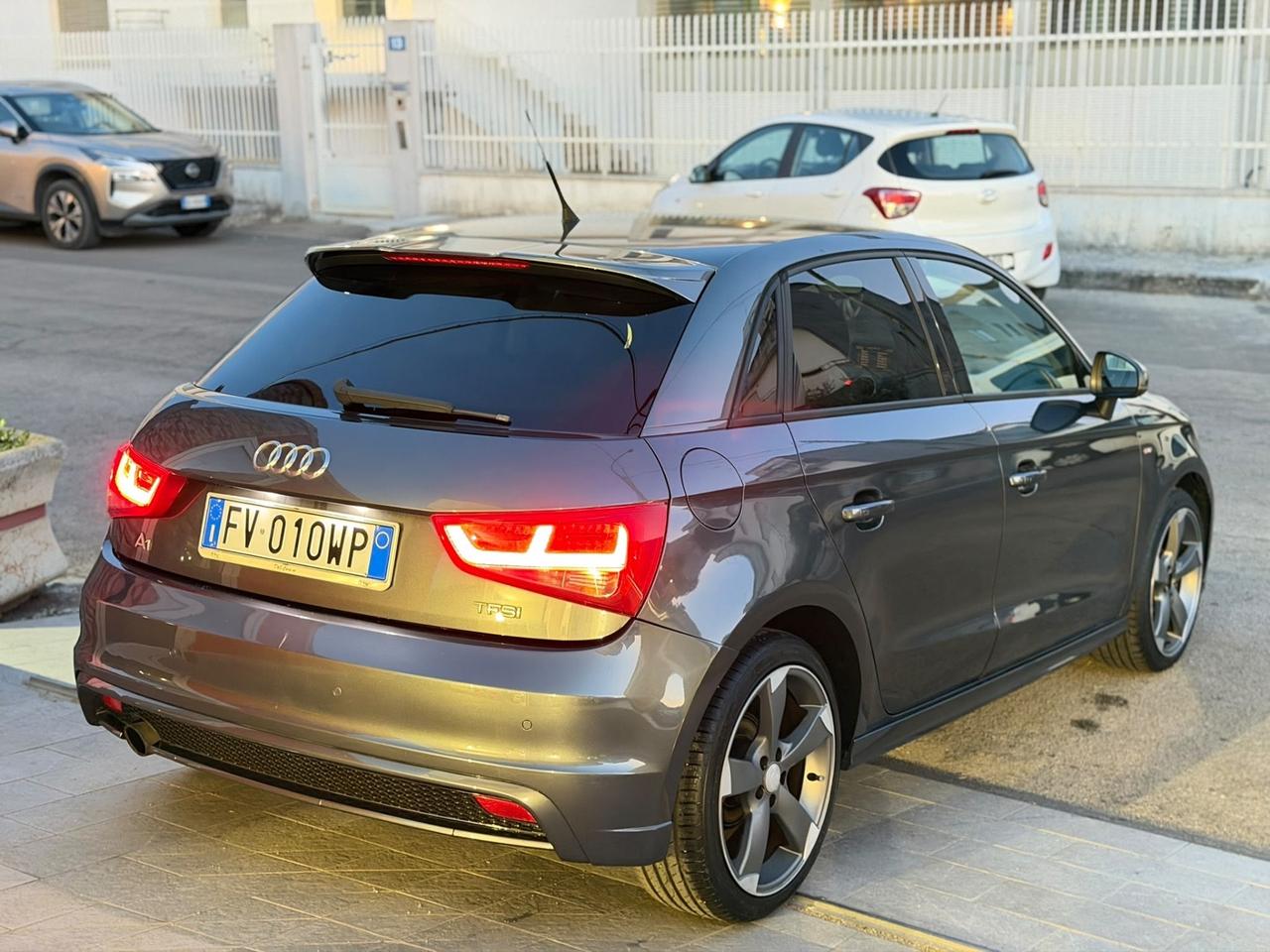 Audi A1 SPB 1.2 TFSI S-LINE-2012 LED/NAVI/ROTOR
