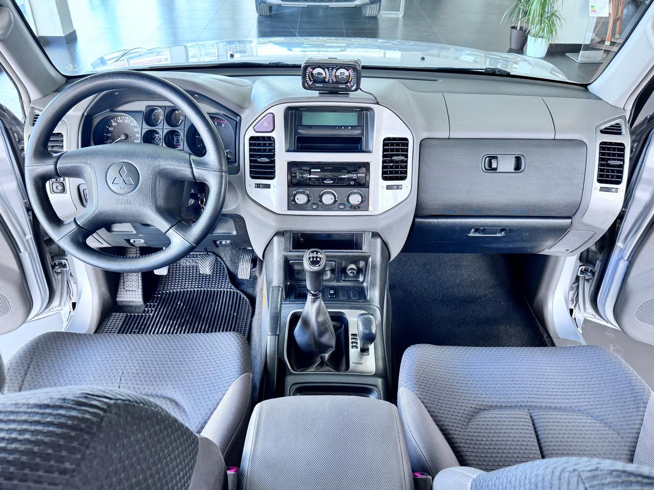 Mitsubishi Pajero 2.5 TDI 3p. Instyle