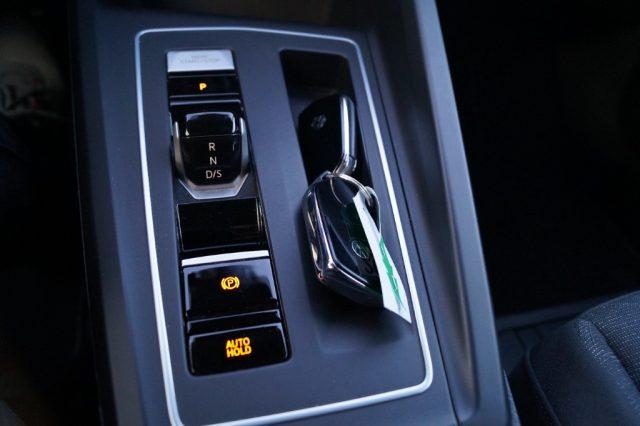 VOLKSWAGEN Golf 1.0 eTSI EVO DSG Life