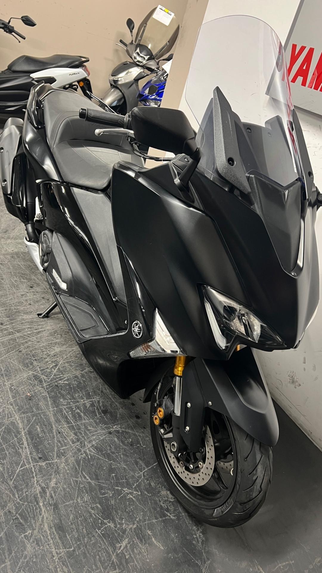 Yamaha TMAX DX