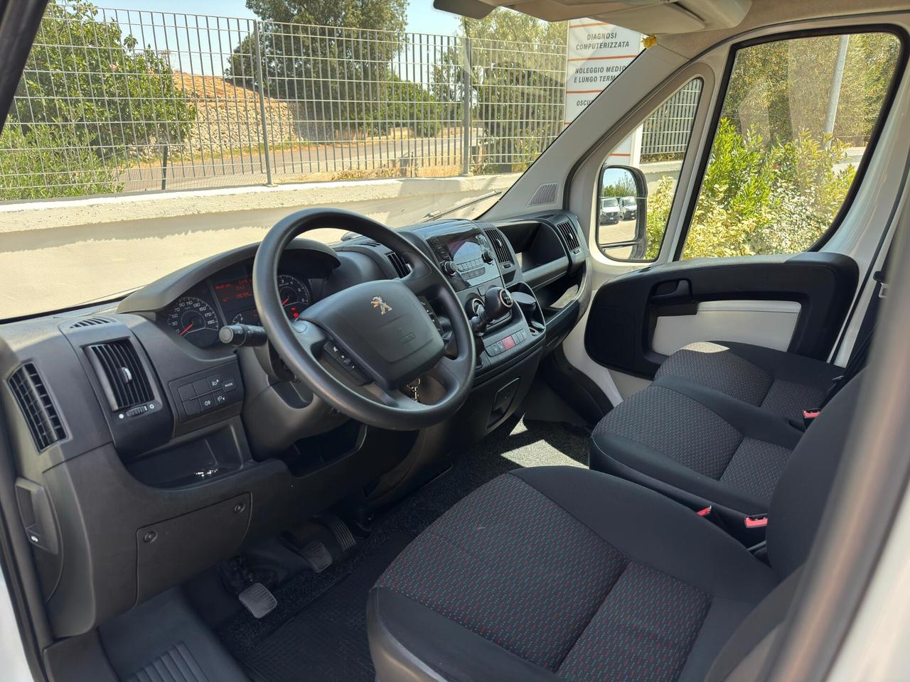 Peugeot Boxer 330 2.0 BLUEHDI 130 cv AUTOCARRO