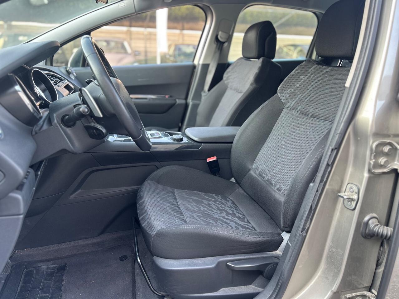 Peugeot 3008 1.6 HDi 110CV cambio AUTO