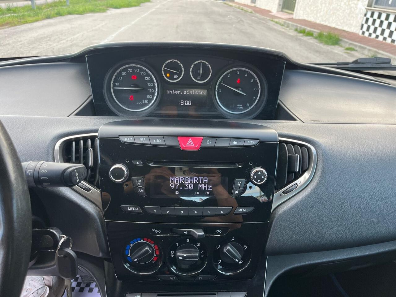 Lancia Ypsilon 1.2 5 porte Platinum Unipro 2014