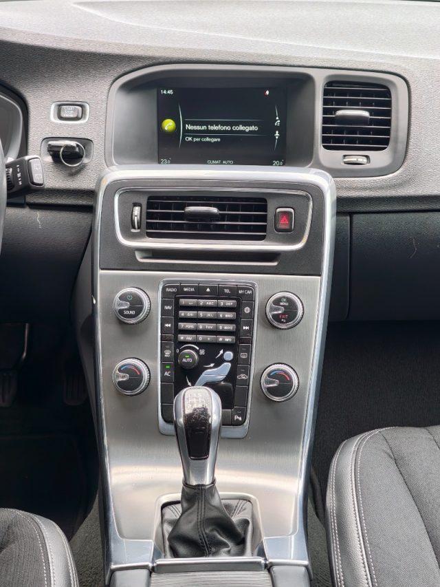 VOLVO V60 D4 R-design Momentum