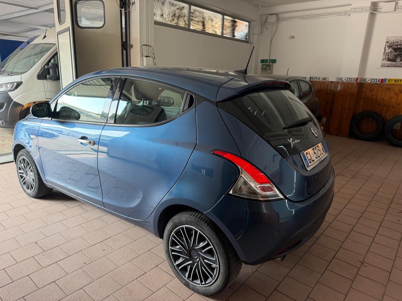 Lancia Ypsilon 1.0 FireFly 5 porte S&S Hybrid Gold