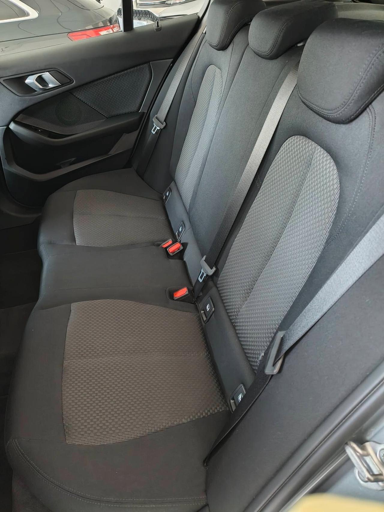 Bmw 116 116d 5p. Business Advantage