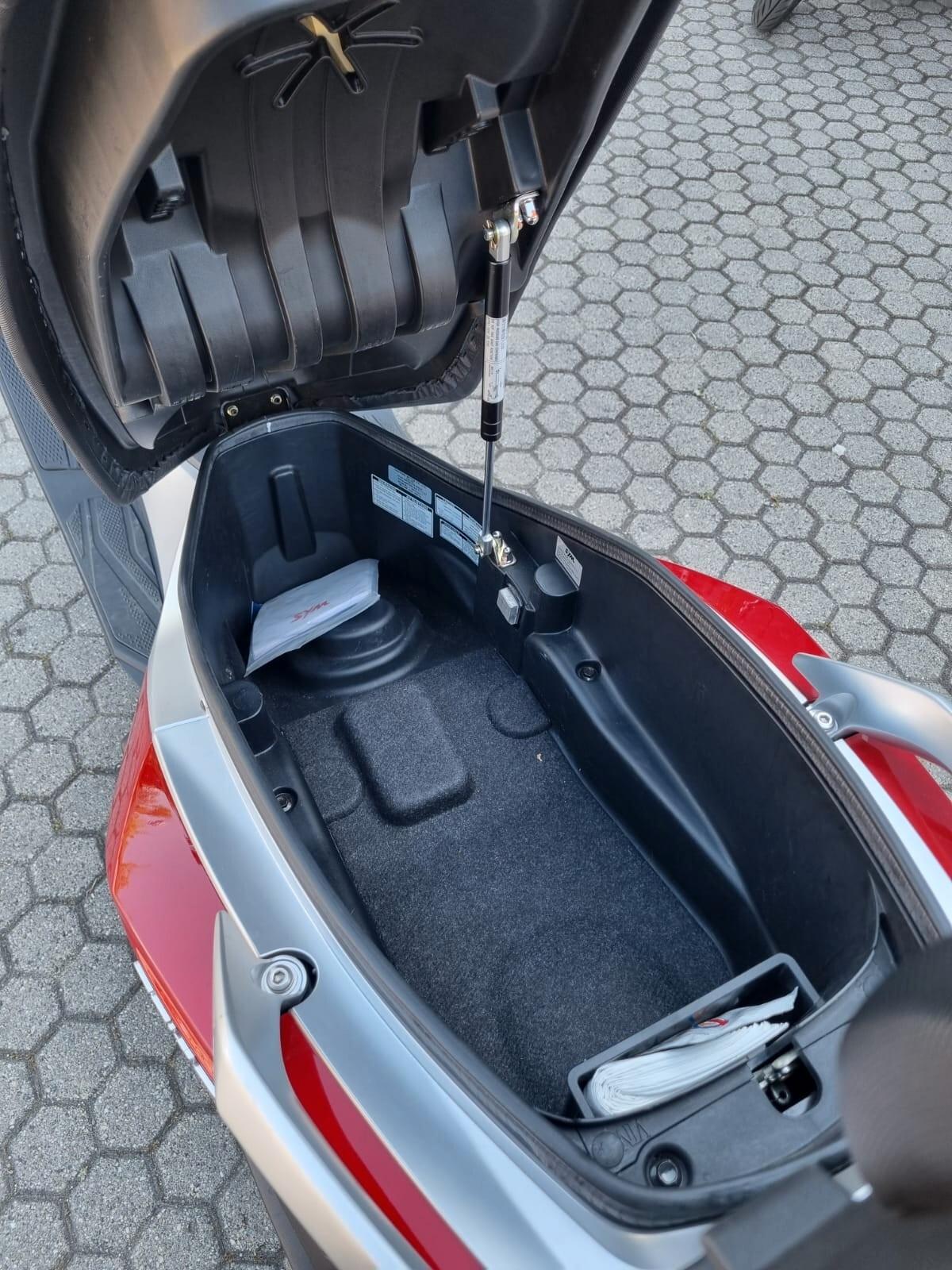 Sym Cruisym 300