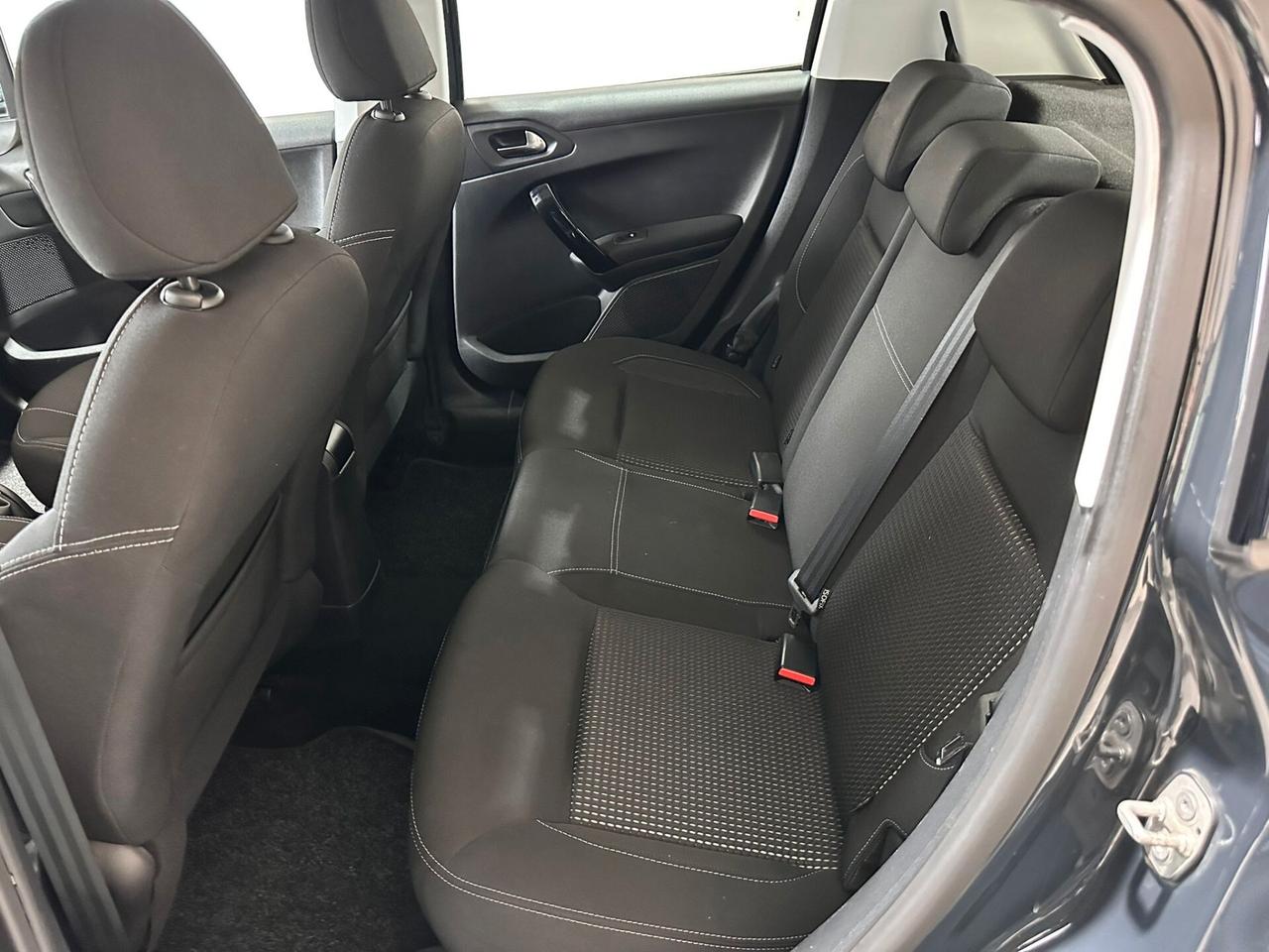 Peugeot 208 BlueHDi Allure - FULL – DA VETRINA – LED – NAVI