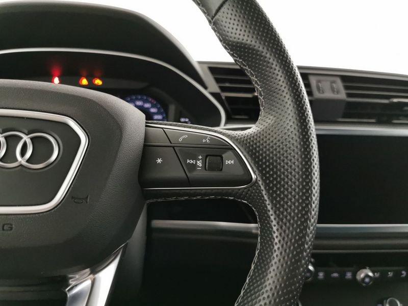 Audi Q3 35 1.5 tfsi Identity Black s-tronic