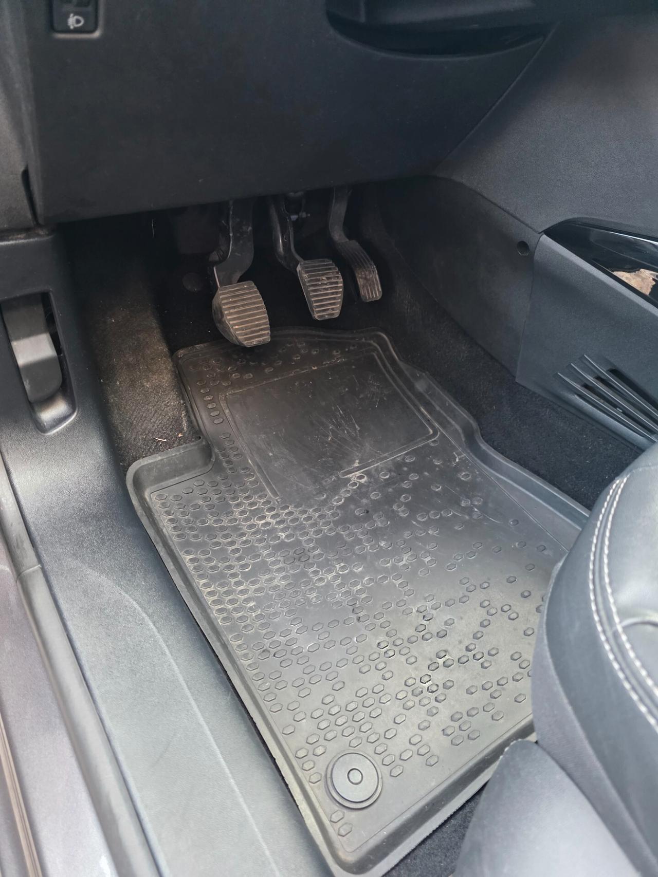 Peugeot 2008 1.6 BlueHDi 100 Allure