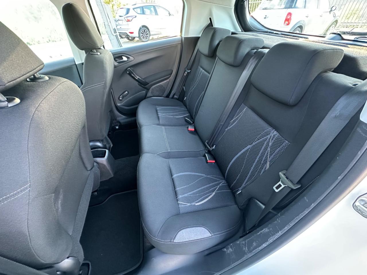 Peugeot 208 1.2 PureTech 82cv Allure 2015