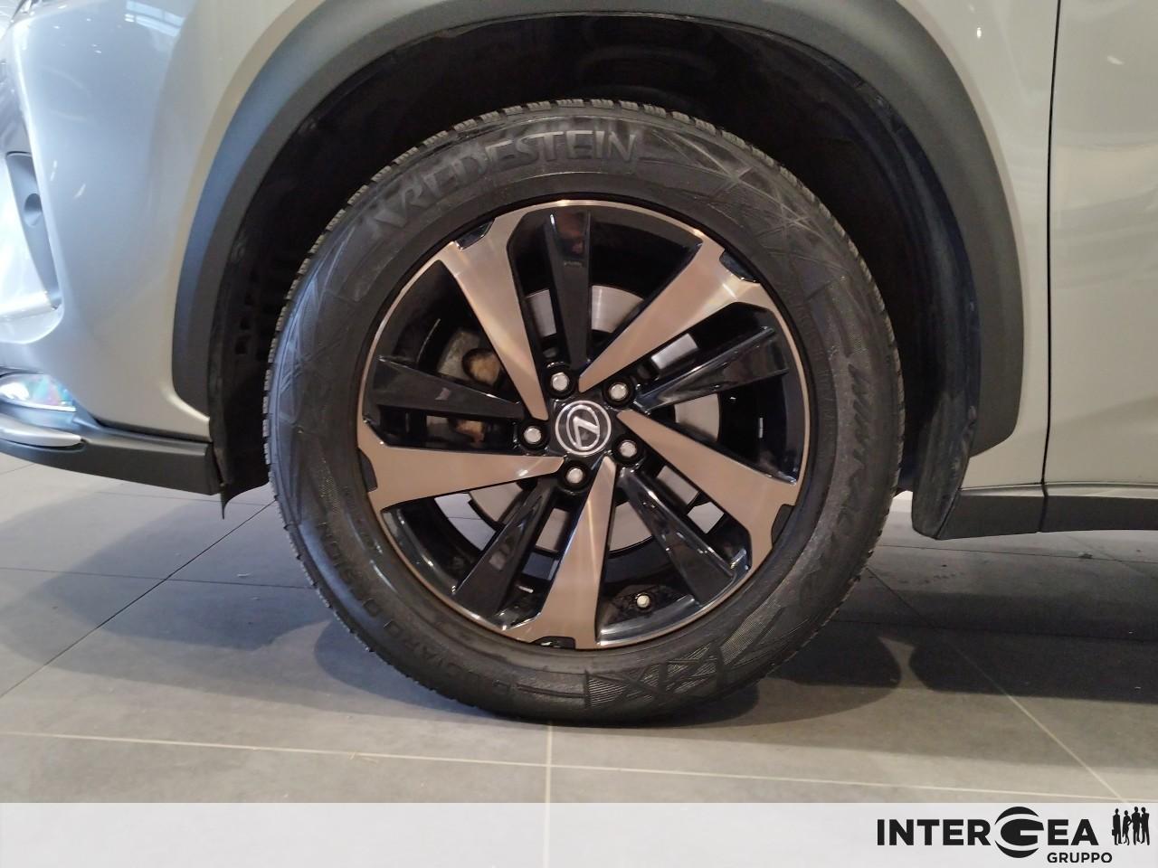 LEXUS NX 300h 2.5 Premium 4wd cvt