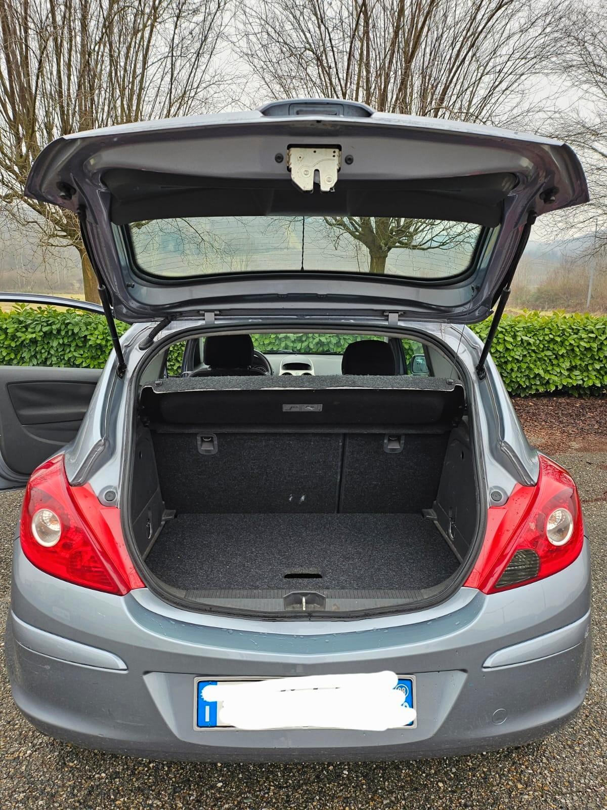 Opel Corsa 1.2 3 porte Sport