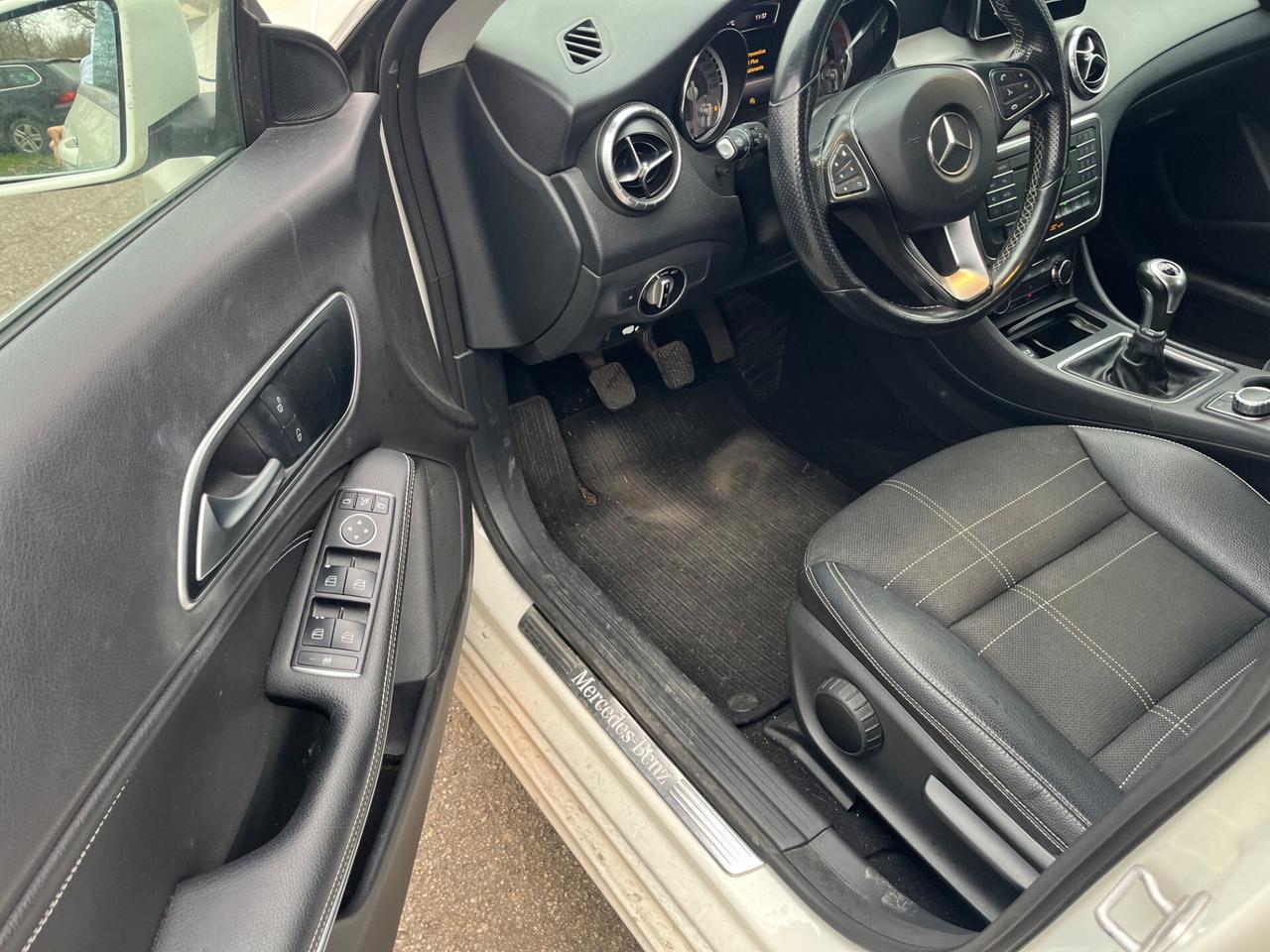 Mercedes-benz CLA 200 d Premium