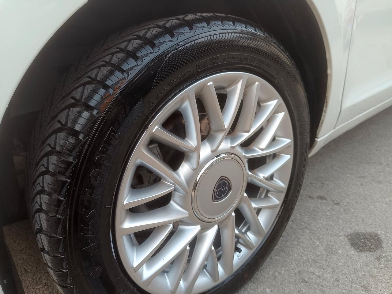 Lancia Ypsilon 1.2 GPL Gold