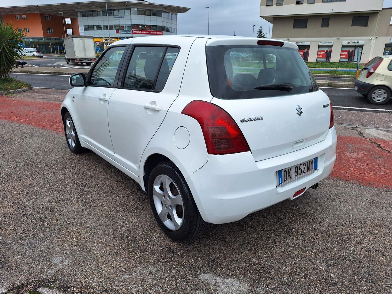 Suzuki Swift 1.3 DDiS 69CV 5PORTE GLX NEOPATENTATI BASSI CONSUMI OTTIMA