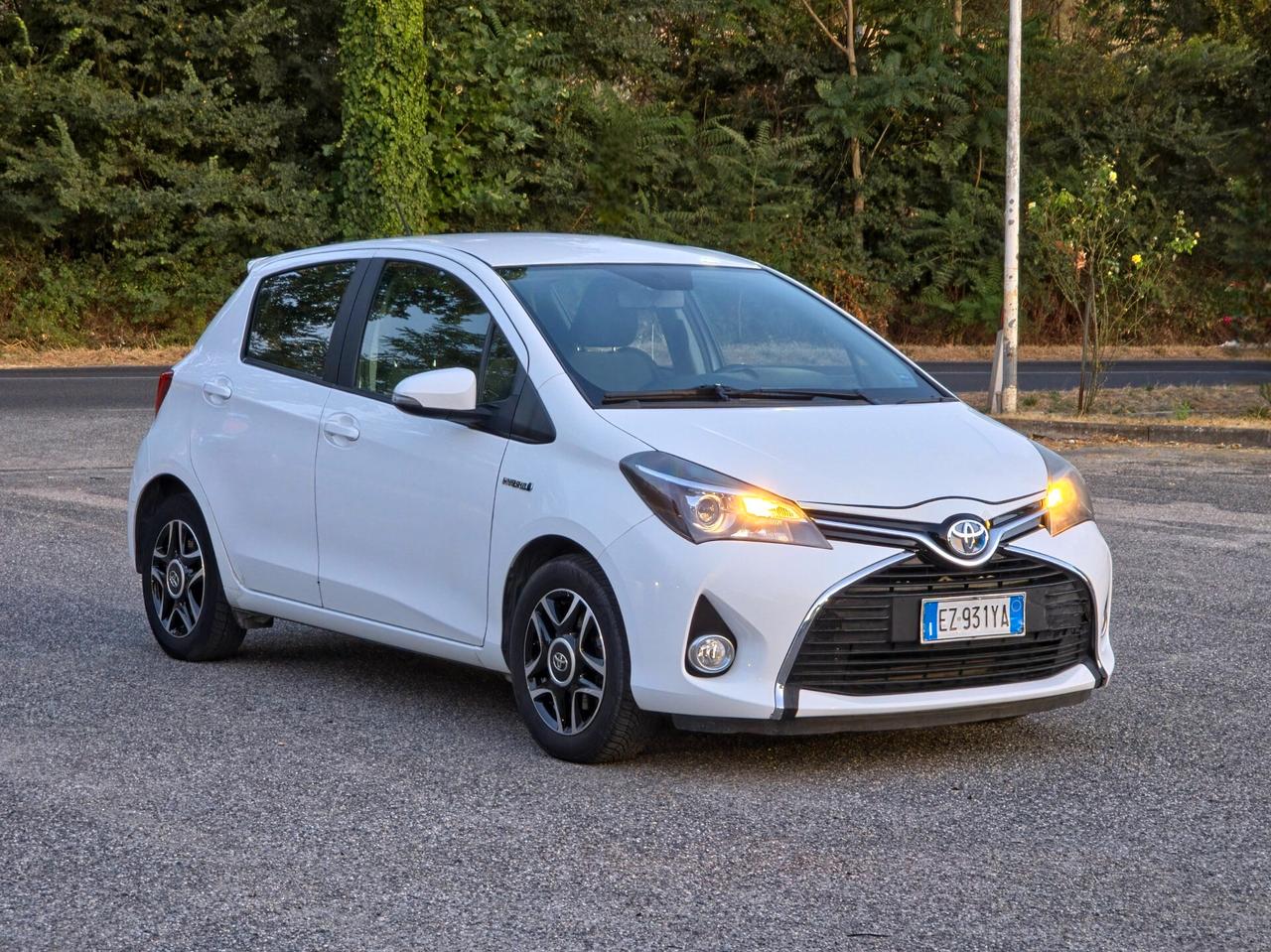 Toyota Yaris 1.5 Hybrid 5 porte Active 2015-E6B Automatico NEO