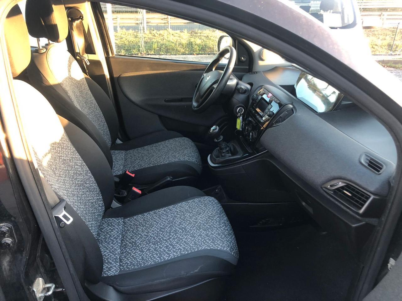 Lancia Ypsilon 1.0 FireFly 5 porte S&S Hybrid PROMO FINANZIAMENTO