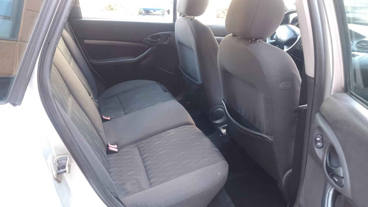 Ford Focus 1.6i 16V cat 5p. Zetec neopatentati