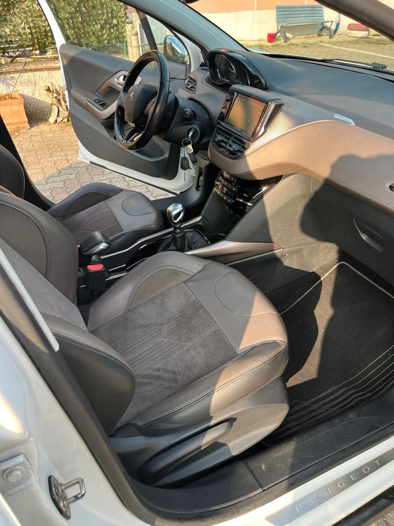 Peugeot 2008 1.6 e-HDi 115 CV Stop&Start Allure