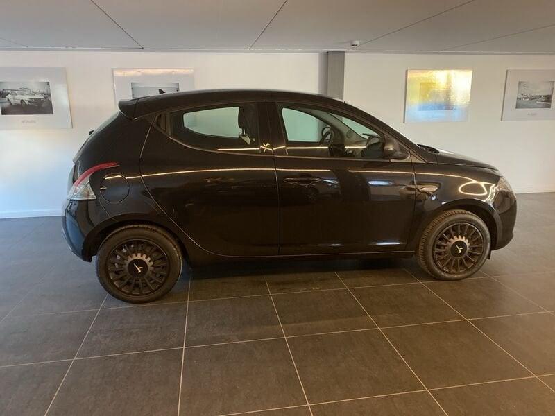 Lancia Ypsilon 1.2 69 CV 5 porte Silver