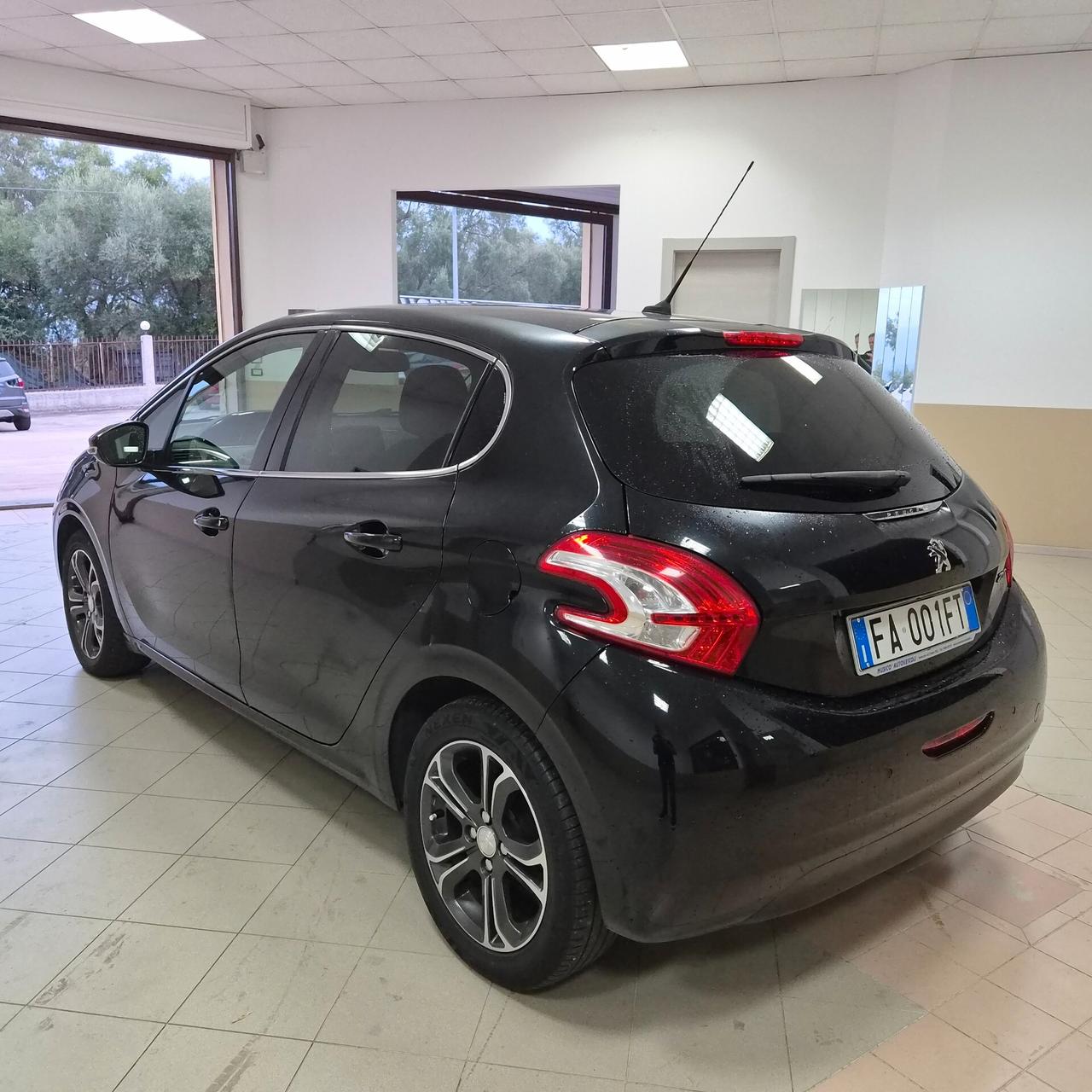 Peugeot 208 1.4 HDi 68 CV 5 porte Allure