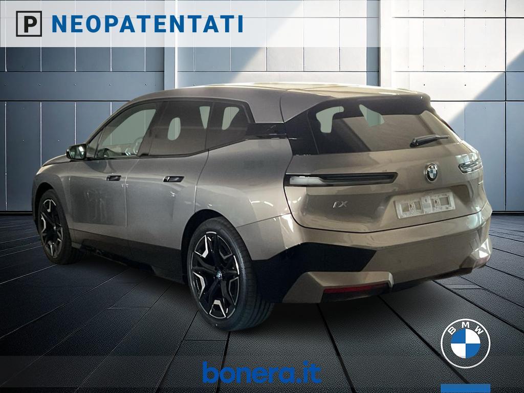 BMW iX 40 pacchetto sportivo xDrive