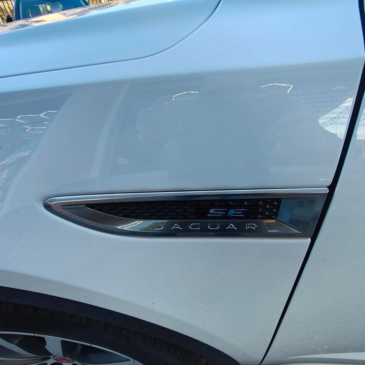 Jaguar E-Pace 2.0D 150 CV AWD aut. R-Dynamic SE