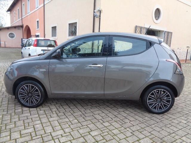 Lancia Ypsilon 1.0 FireFly 5 porte S&S Hybryd Gold