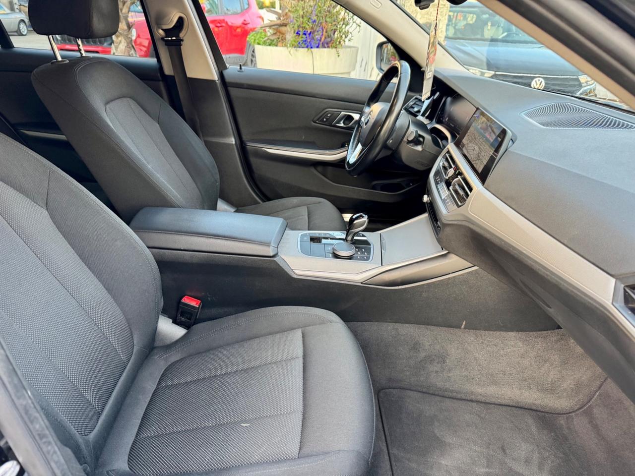 BMW 318d 2.0 150cv XENO NAVI AUT. TEL 2022 (PERMUTO)