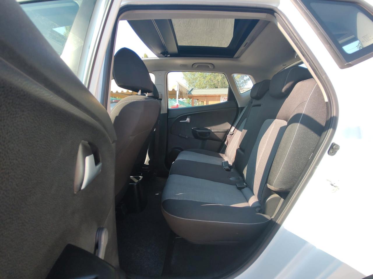Kia Venga 1.4 CVVT Active, TETTO APRIBILE E FULL PANORAMICO, GARANZIA L.12 MESI