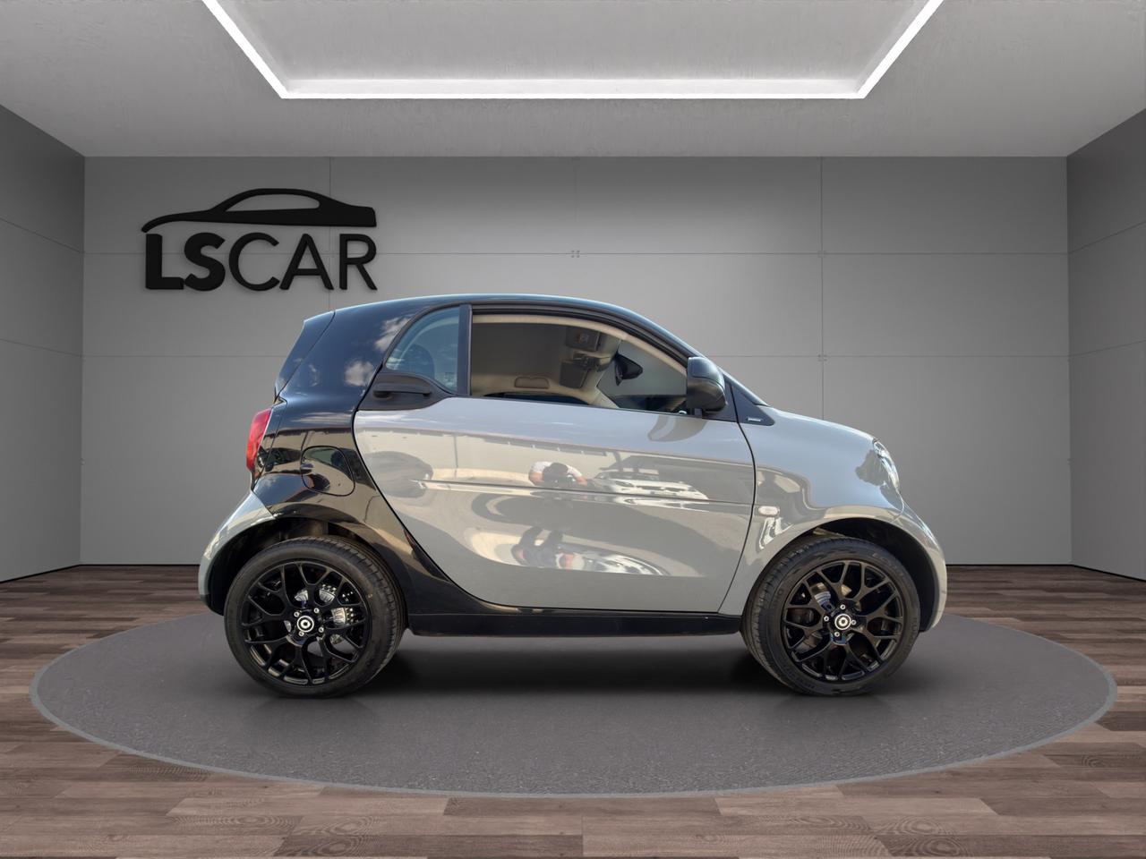 Smart forTwo 0.9 turbo Passion 90cv - Unico proprietario - Cerchi in lega - Luci Led - Tetto panoramico - Schermo Smart - Volante multifunzione - Sedili regolabili in altezza - Bracciolo centrale