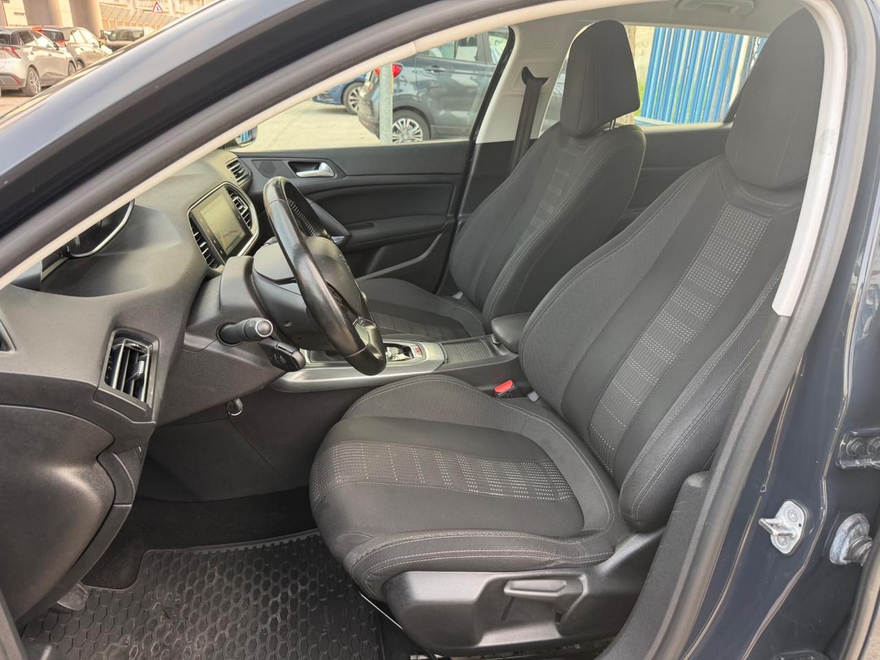 Peugeot 308 1.6 hdi 120 cv Allure 2016 Navig