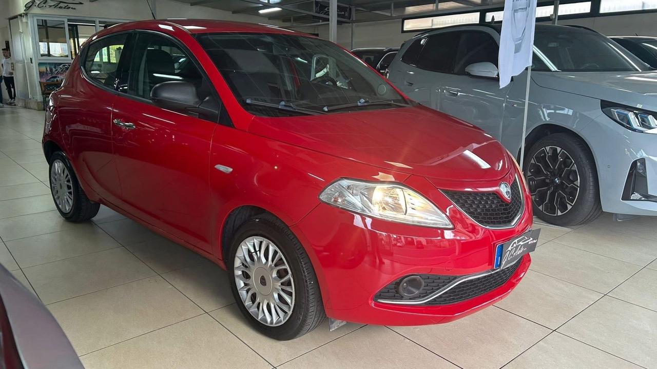 Lancia Ypsilon 1.3 MJT 16V 95 CV 5 porte S&S Silver