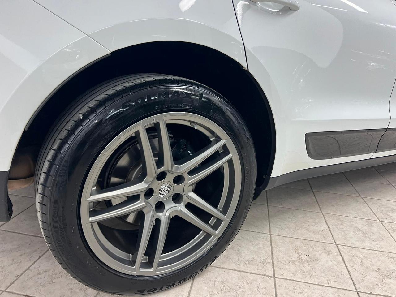 Porsche Macan 2.0 IVA ESPOSTA