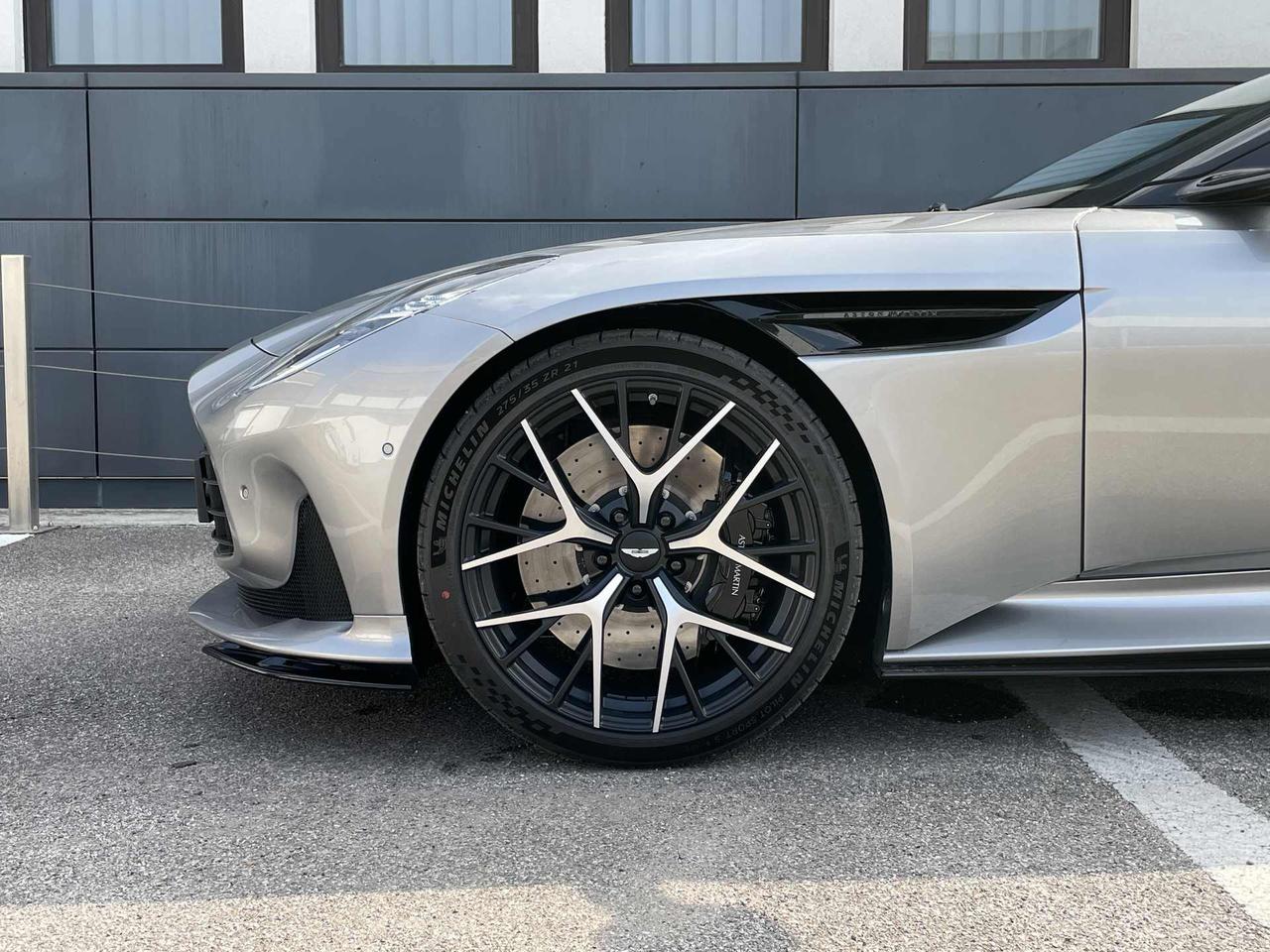 ASTON MARTIN DB12 Coupe 4.0 V8 auto
