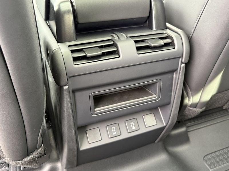 Land Rover Defender D250 AWD Auto 110 X-Dynamic SE