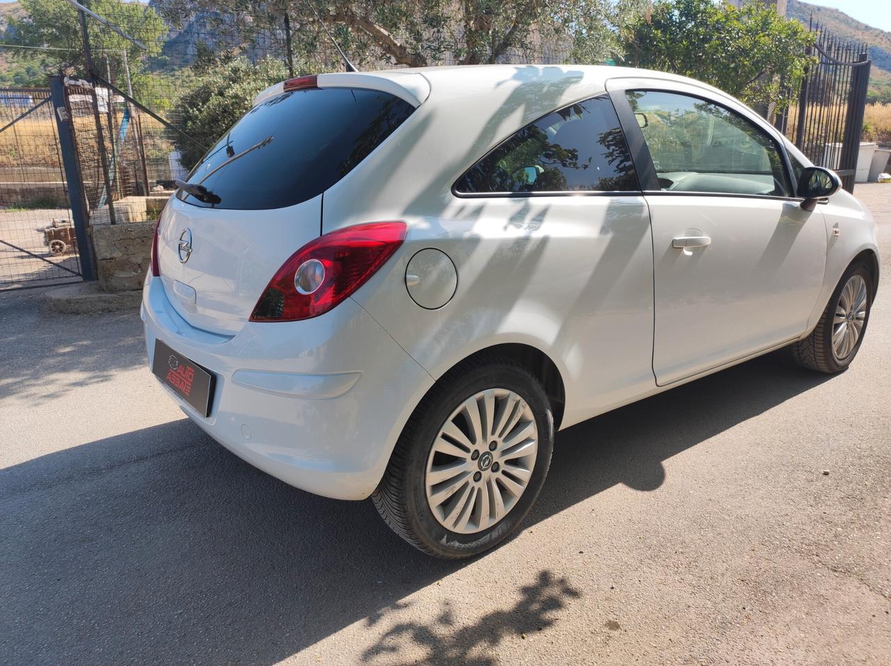Opel Corsa 1.2 3 porte Club