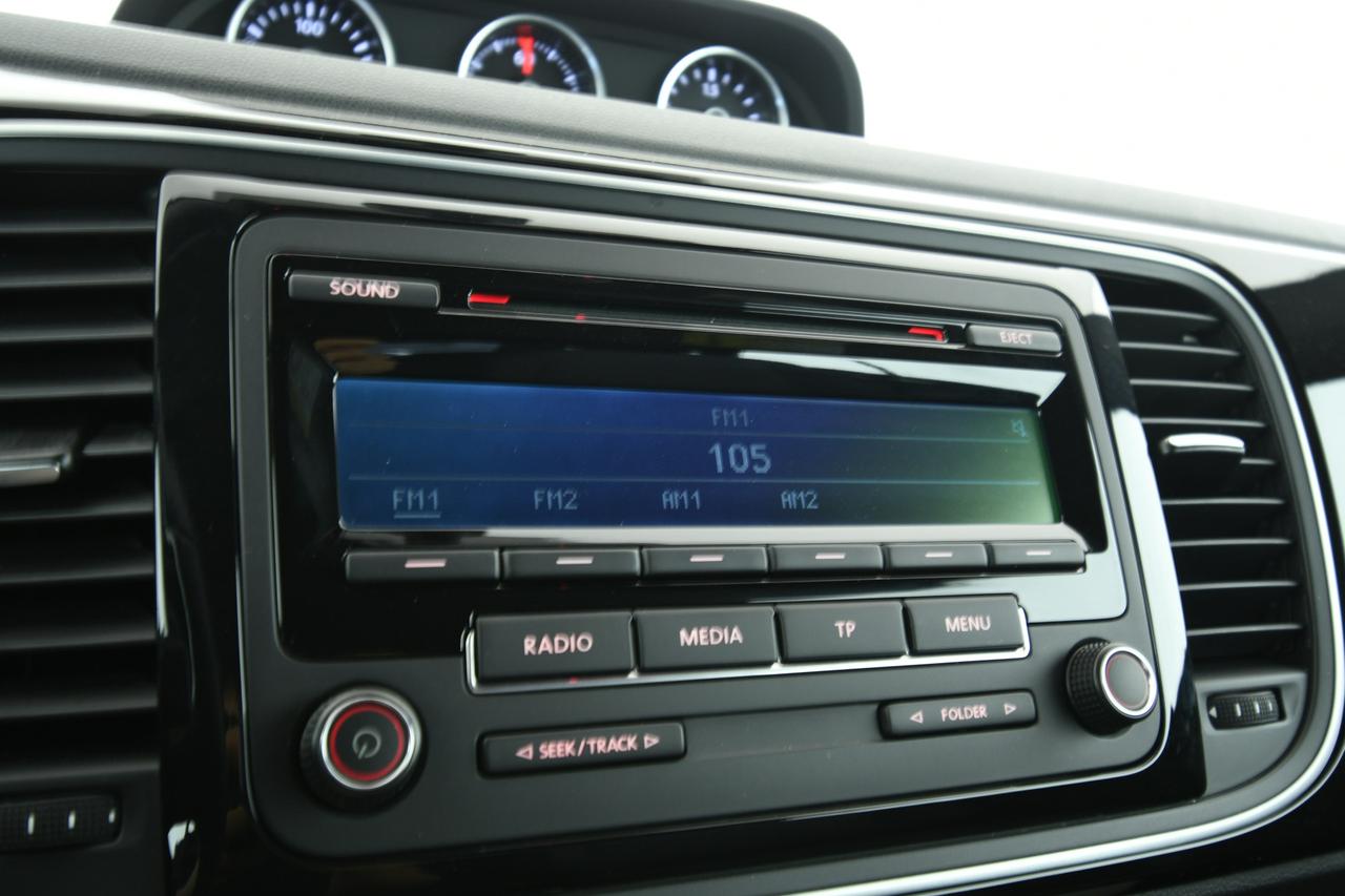 VOLKSWAGEN Maggiolino Cabrio 2.0 tdi bm Design 110cv NEOPATENTATI+C17"