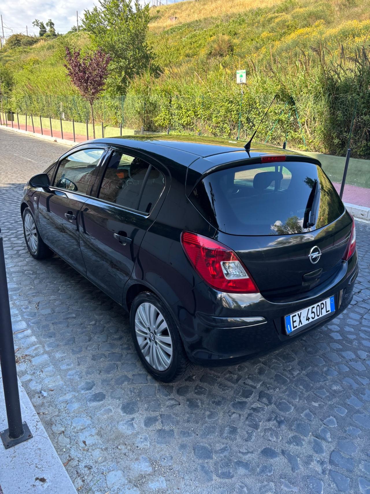 Opel Corsa 1.2 5 porte Cosmo