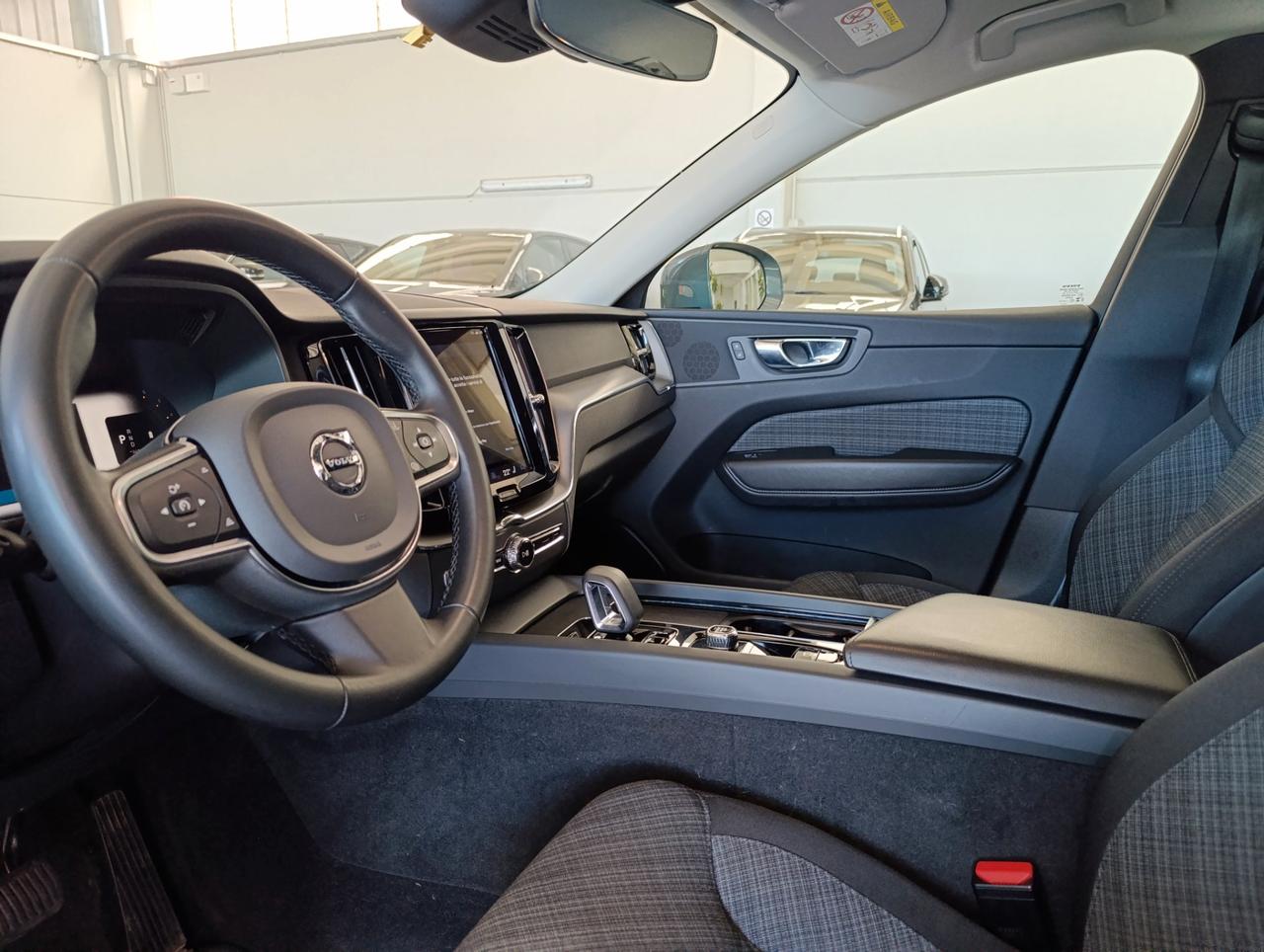 Volvo XC60 2.0 b4 Core awd auto