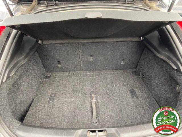 VOLVO V40 D3 Momentum