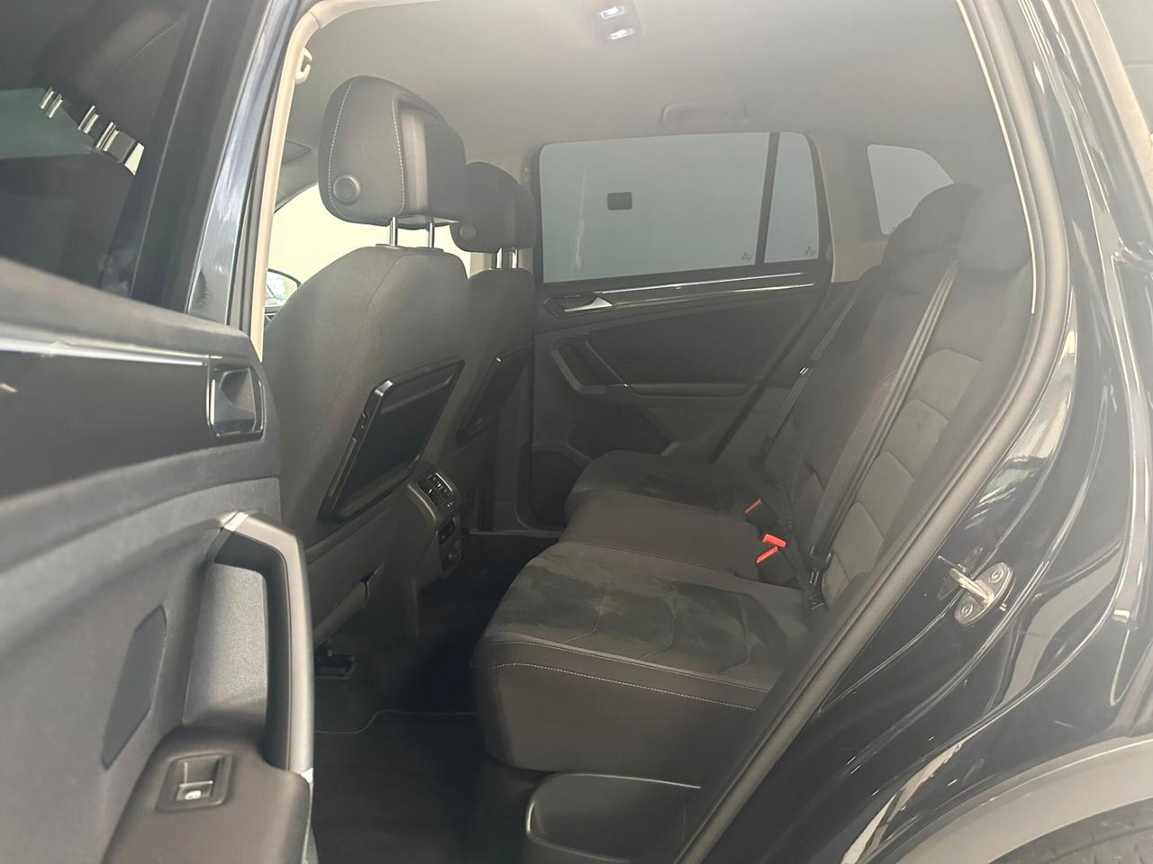 Volkswagen Tiguan 2.0 TDI SCR DSG 4MOTION Business BMT