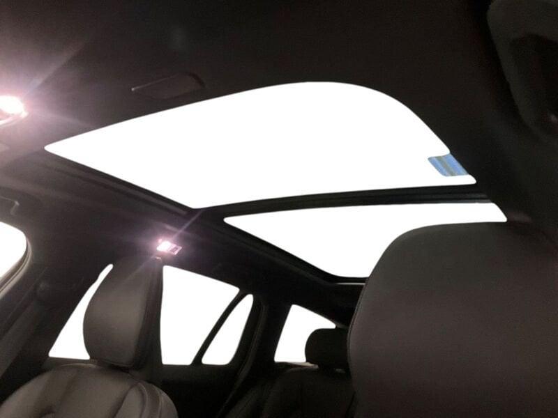 Volvo V60 B5 AWD autom. R-Design