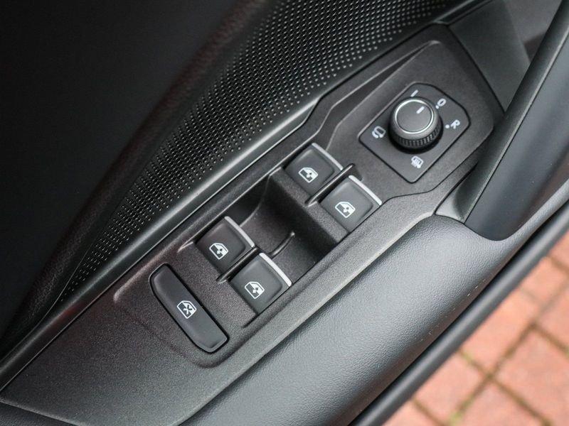 Volkswagen Tiguan 1.5 eTSI 150 CV EVO ACT DSG R-Line Nuovo Modello Led Matrix