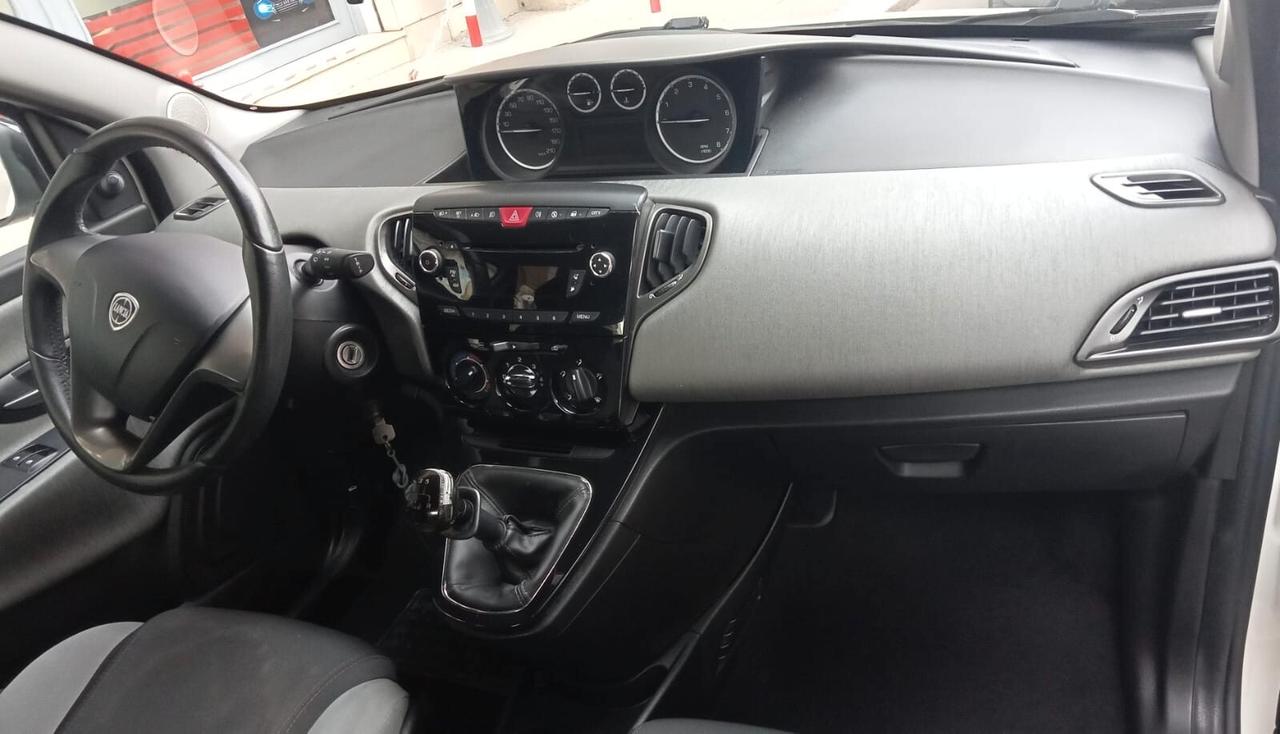 Lancia Ypsilon 1.2 69 CV 5 porte S&S Silver