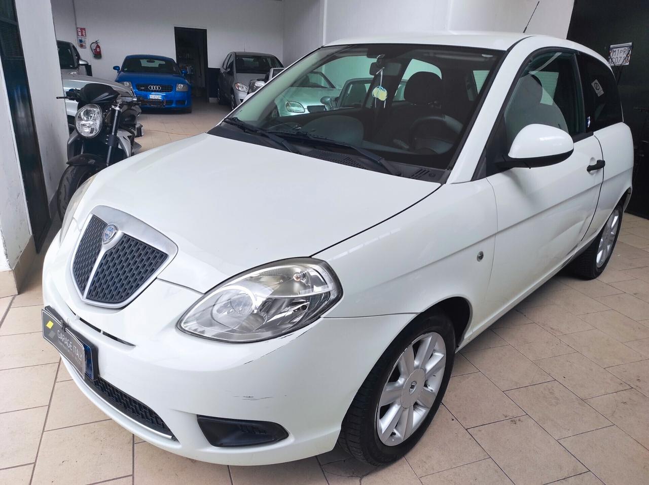 Lancia Ypsilon 1.2 Argento NEOPATENTATI