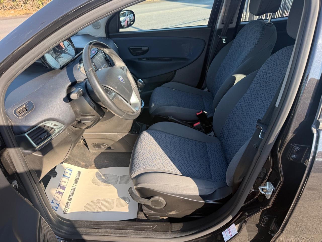 Lancia Ypsilon 1.0 FireFly Hybrid Gold Plus Nera
